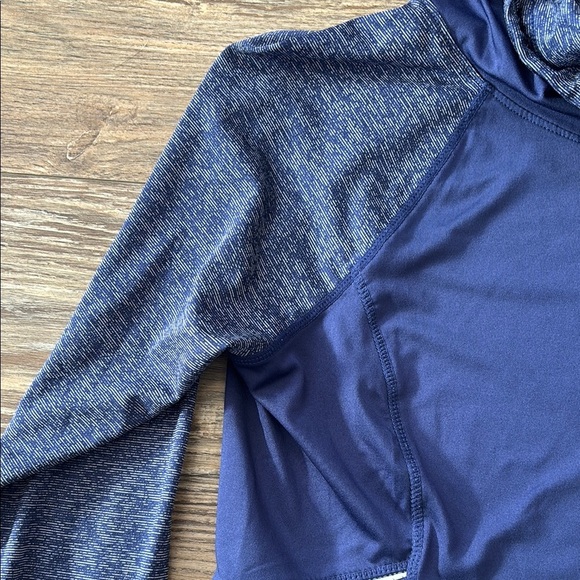 Reebok Women's Large Navy Blue Drawstring Cowl Neck Lightweight Running Pullover - Picture 5 of 13